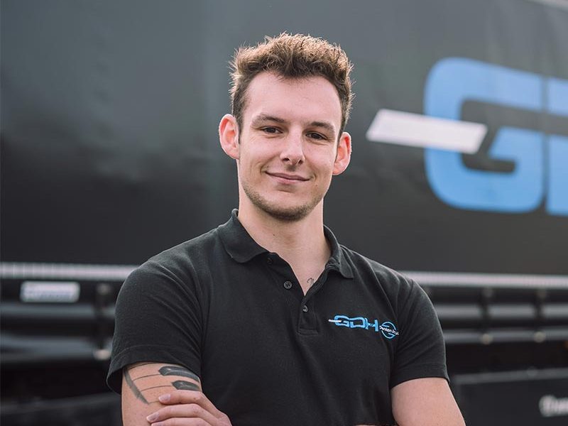 kontakt_ma_0004_Niklas-Hölper